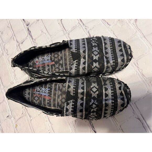 Bobs Womens Size 9 Canvas Slip On Shoe Black Dot Print Southwestern Aztec Tribal - Picture 2 of 10